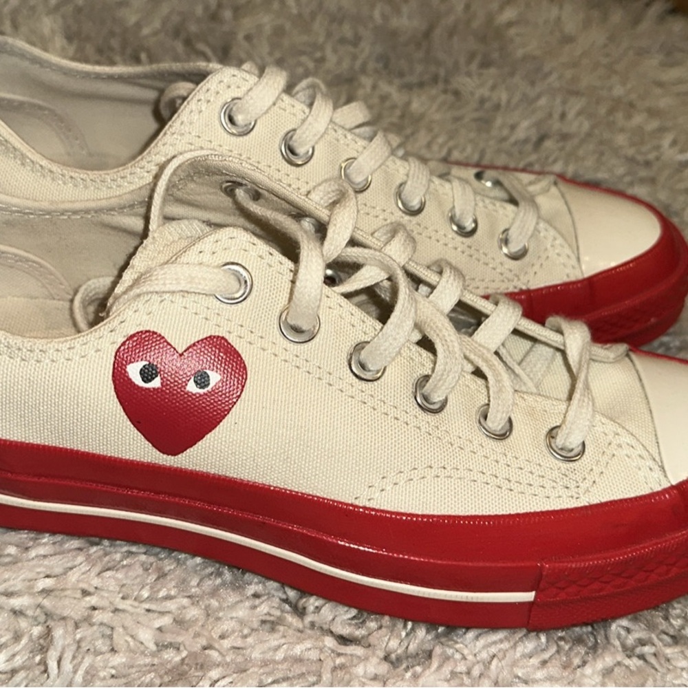 Cream Low-Top Kids Sneakers with Red Heart Accent